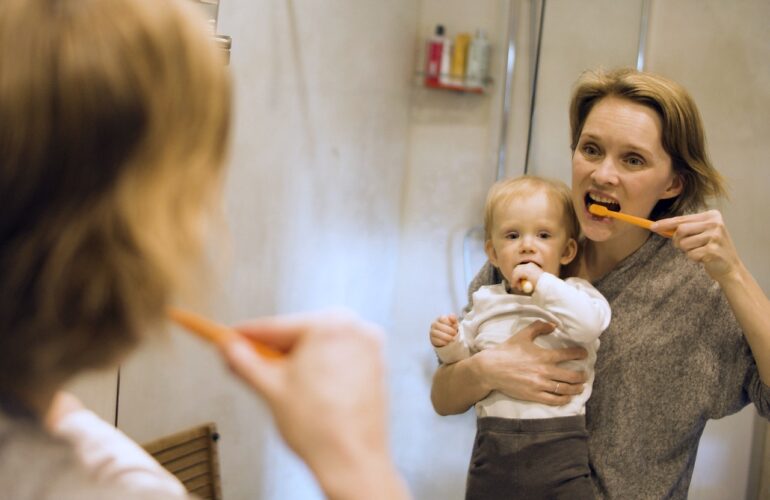 Foto di Kampus Production: https://www.pexels.com/it-it/foto/amore-donna-carino-casa-7414402/