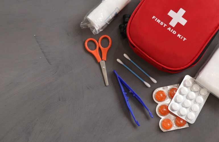 Foto di Roger Brown: https://www.pexels.com/it-it/foto/emergenza-medicina-trattamento-attrezzatura-5673523/